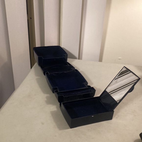 The Jewel Kit Plastic Cube Jewelry Box - Picture 9 of 10